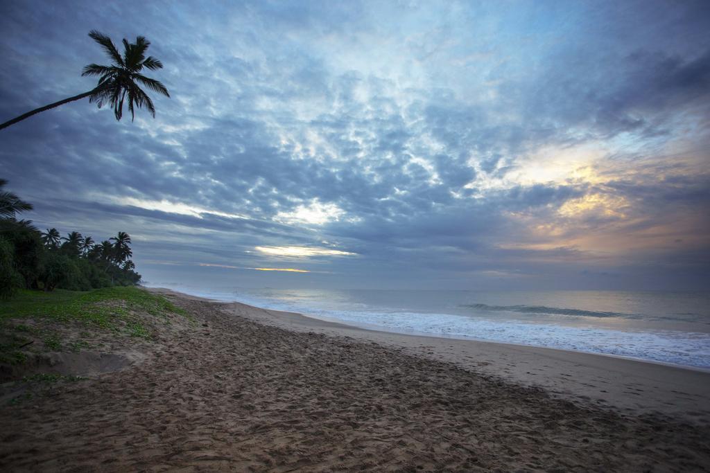 Ranna 212 Beach Resort Kahandamodara Exterior photo