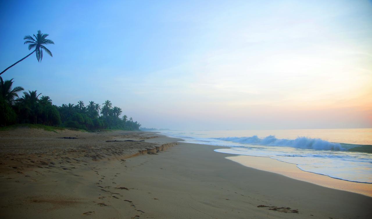 Ranna 212 Beach Resort Kahandamodara Exterior photo