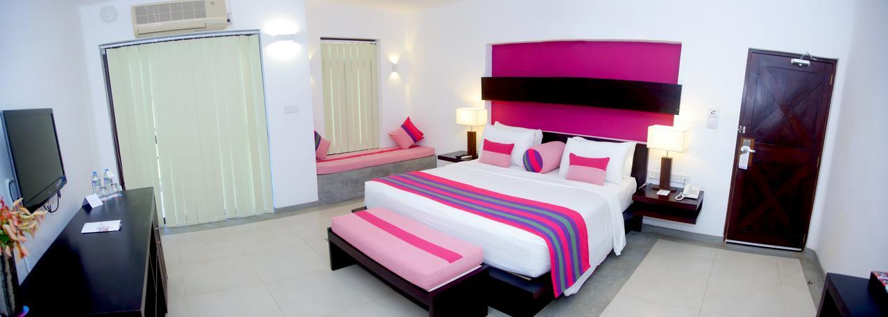 Ranna 212 Beach Resort Kahandamodara Exterior photo