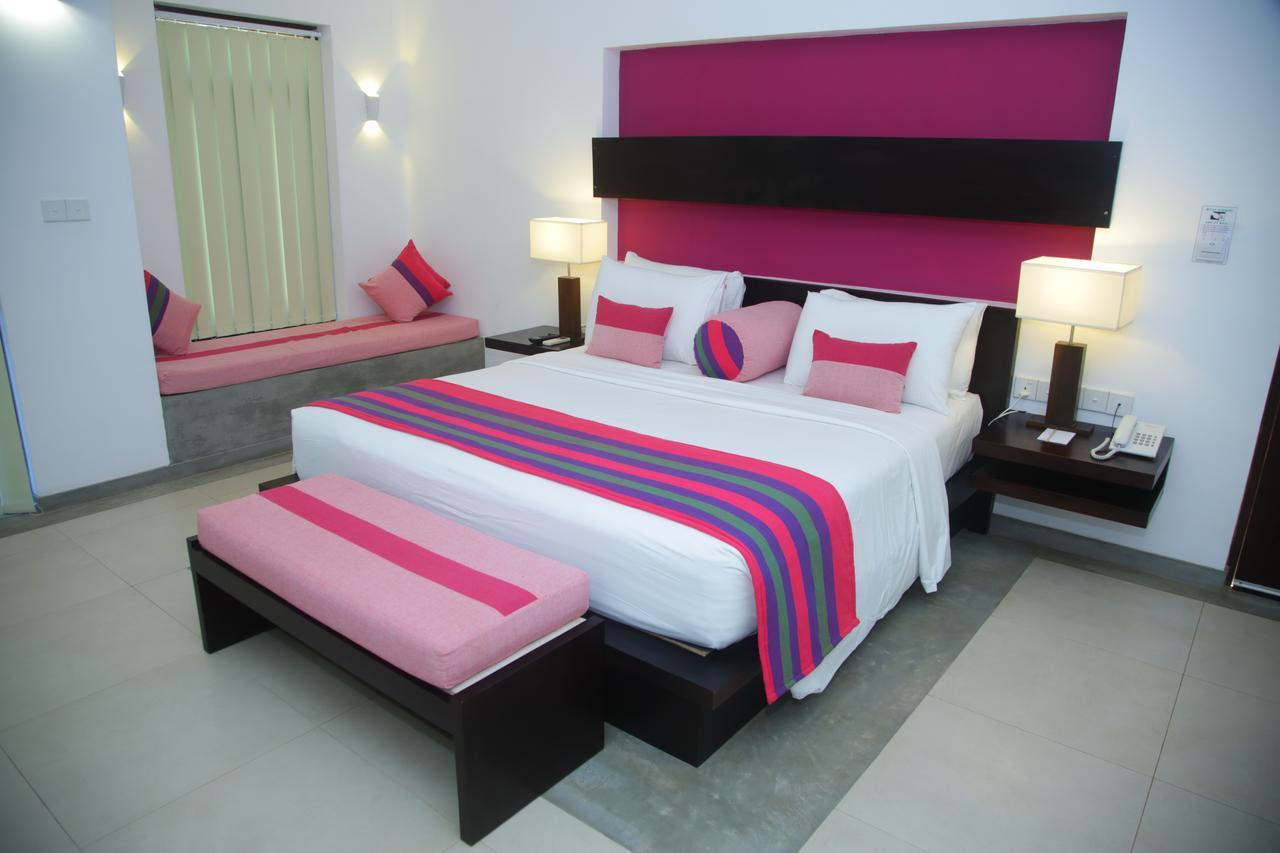 Ranna 212 Beach Resort Kahandamodara Exterior photo